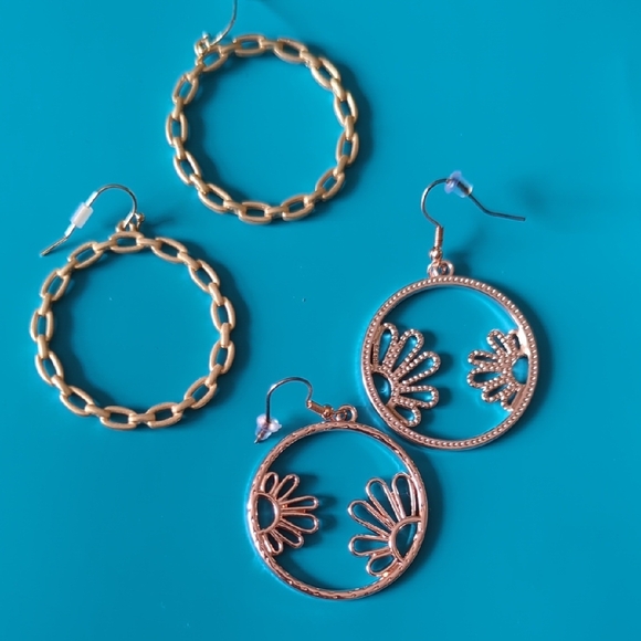 5/$25 Gold Tone Hoop Earrings - Picture 4 of 4